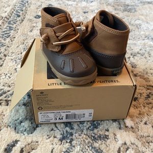 Sperry Icestorm brown and tan crib boots